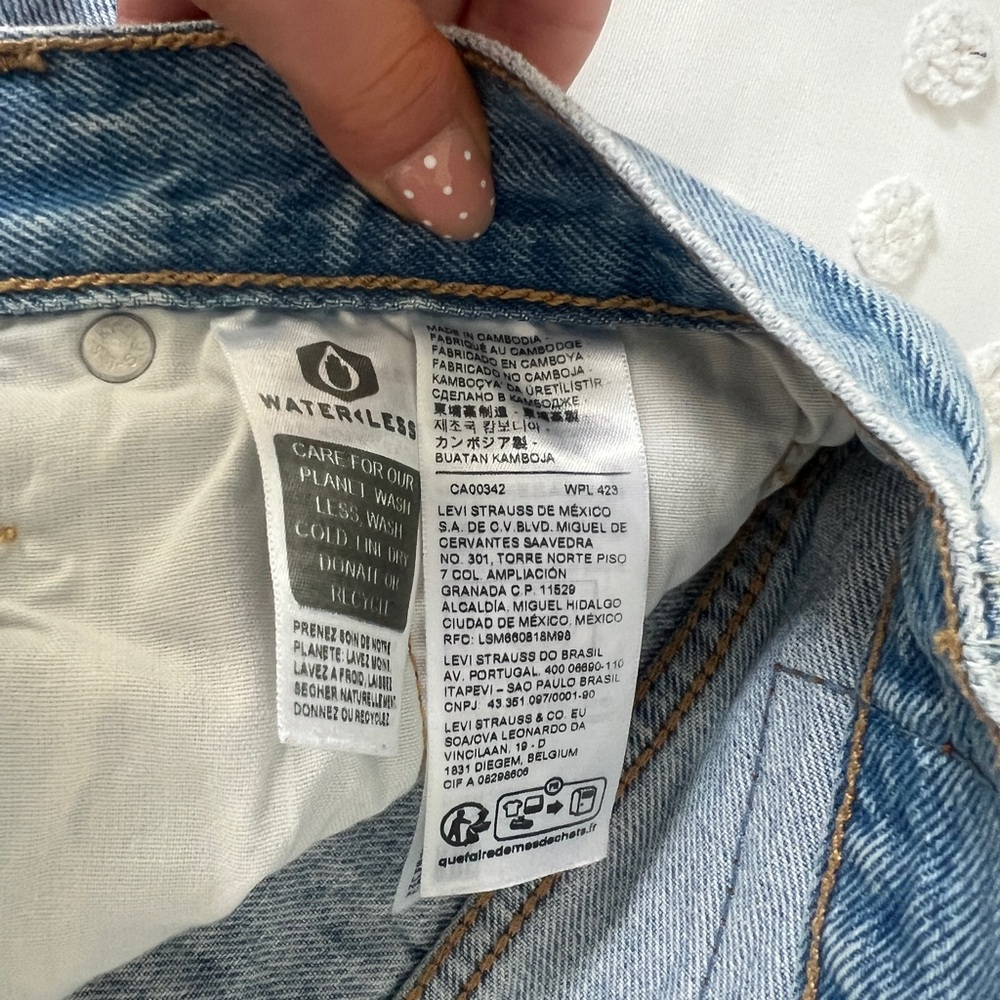 Levi's Classic 501 Denim Shorts - Picture 4 of 4